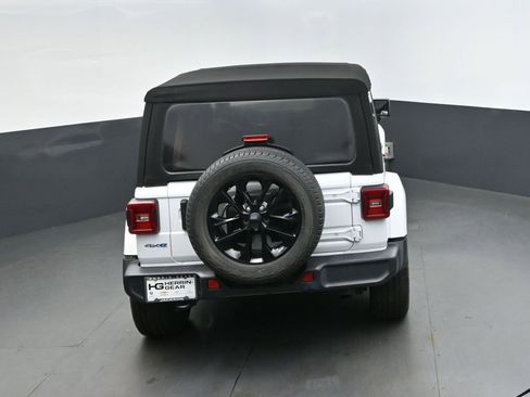 Used 2021 Jeep Wrangler Unlimited Sahara image 36