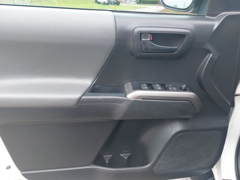 Used 2023 Toyota Tacoma SR5 RWD image 28