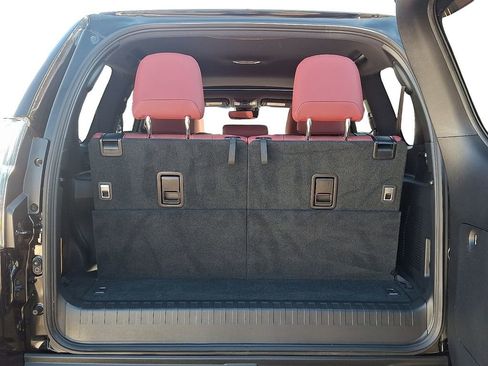 Used 2023 Lexus GX 460 Premium w/ Premium Package image 28