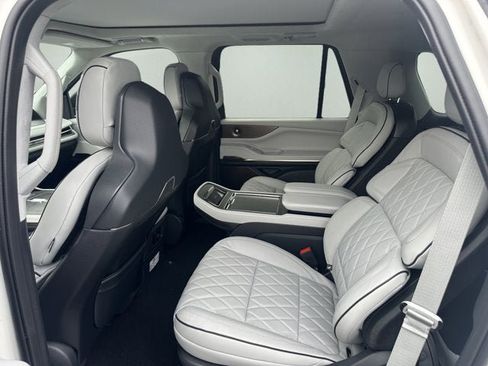 New 2026 Lincoln Navigator Black Label AWD/4WD image 10