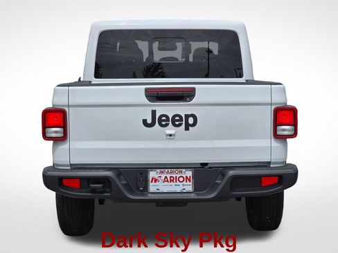 New 2025 Jeep Gladiator Sport image 18