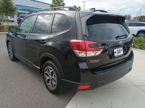 Used 2020 Subaru Forester Premium image 7