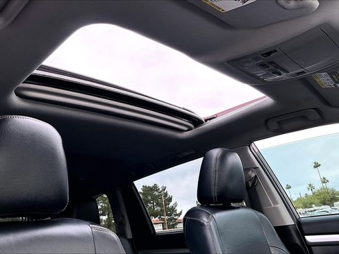 Used 2019 Toyota Highlander XLE image 16