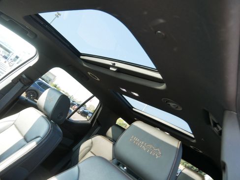 Used 2023 Chevrolet Traverse High Country w/ LPO, Floor Liner Package image 19