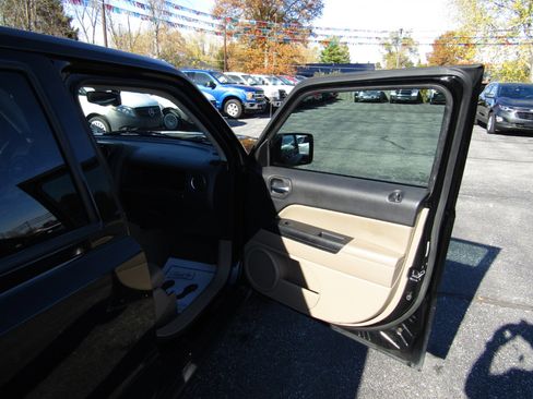 Used 2012 Jeep Patriot Latitude w/ Sun/Sound Group image 25