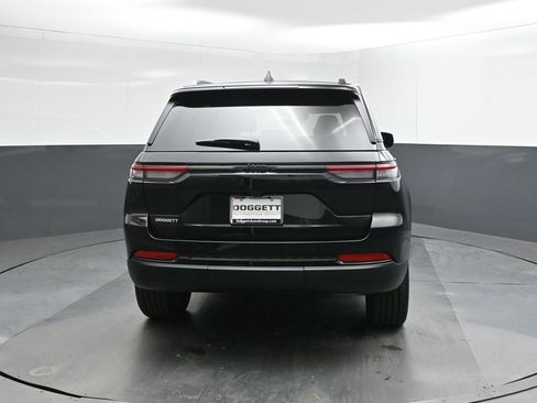 New 2025 Jeep Grand Cherokee Altitude image 8