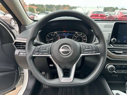 Used 2024 Nissan Altima 2.5 SV image 17