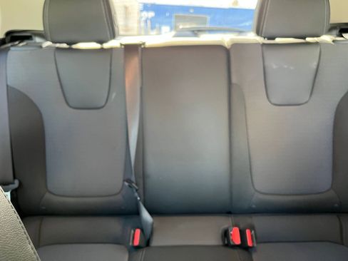 Used 2025 Buick Encore GX Preferred image 37