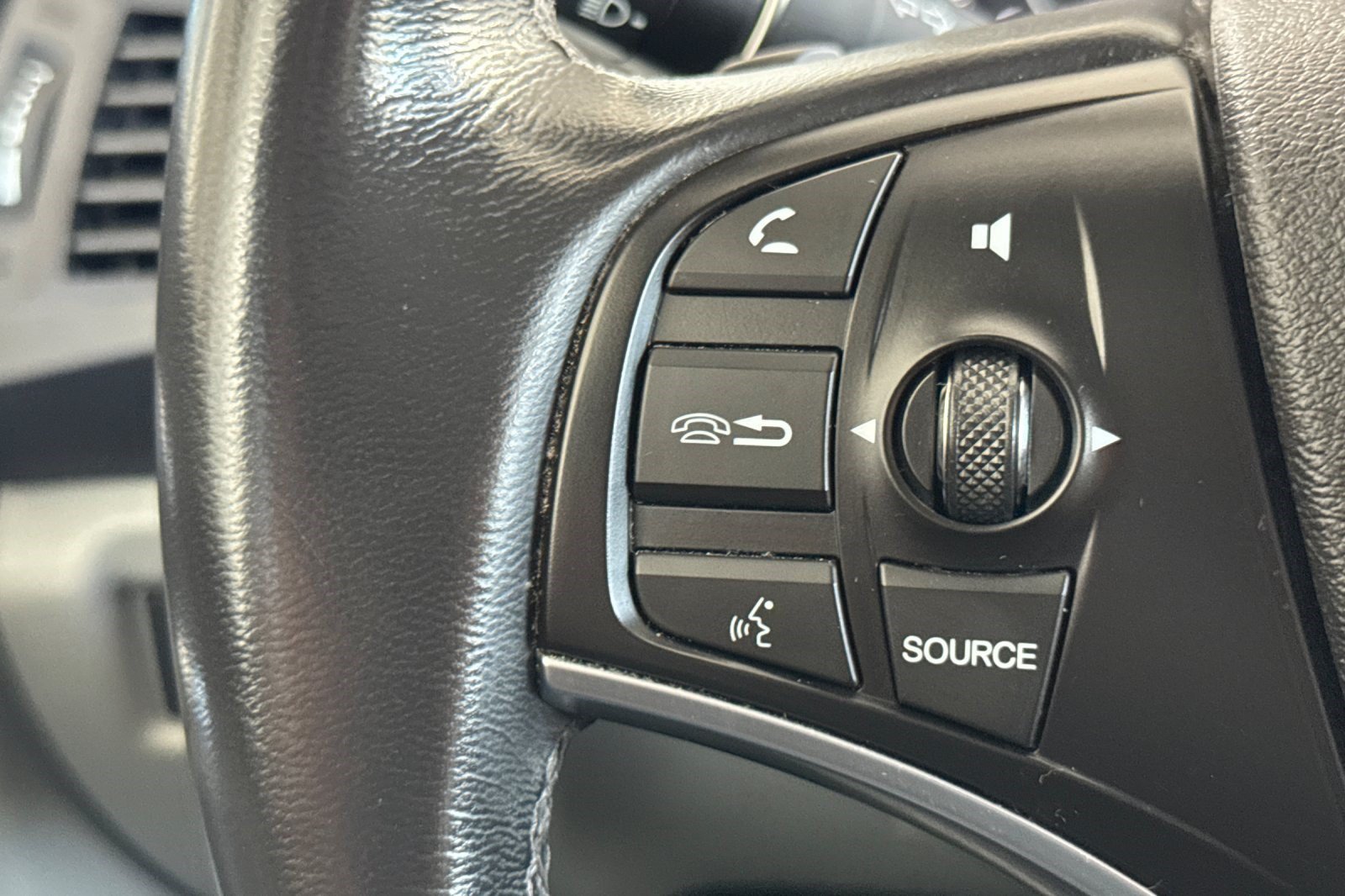 Used 2016 Acura MDX w/ Technology Package AWD/4WD image 31