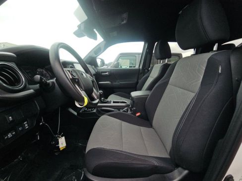 Used 2023 Toyota Tacoma TRD Sport image 5