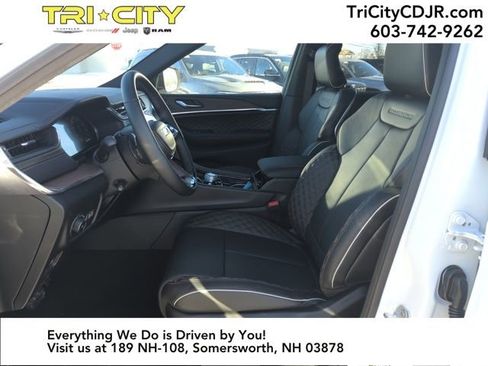 New 2025 Jeep Grand Cherokee Summit image 9