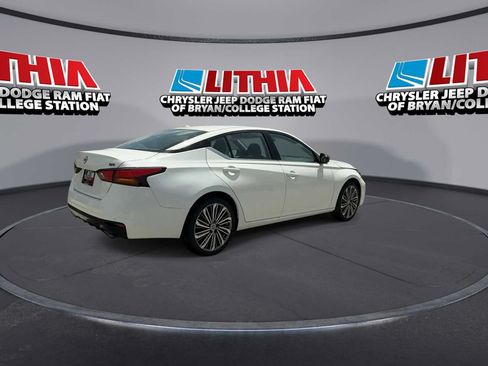 Used 2025 Nissan Altima 2.5 SR FWD image 8