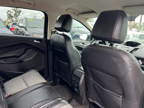 Used 2017 Ford Escape SE w/ SE Sport Appearance Package FWD image 15