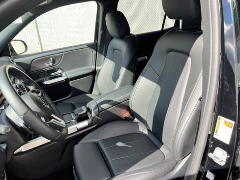 Used 2023 Mercedes-Benz EQB 300 4MATIC image 16