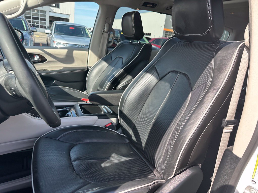 Used 2024 Chrysler Pacifica Limited FWD image 21