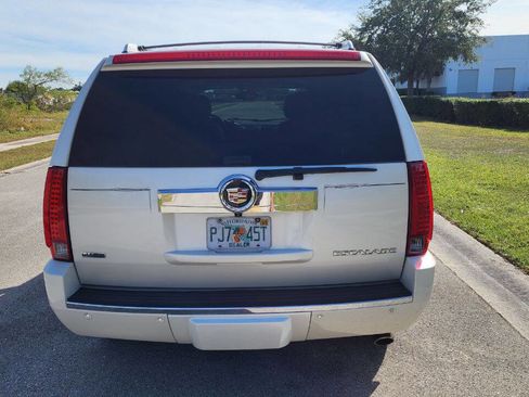 Used 2012 Cadillac Escalade Luxury image 6