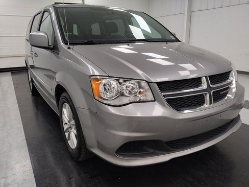 Used 2016 Dodge Grand Caravan SXT w/ Rear Park Assist Package FWD image 13