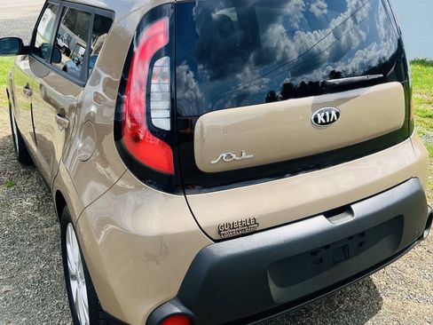 Used 2014 Kia Soul + FWD image 9