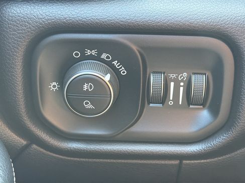 Used 2022 RAM 2500 Laramie AWD/4WD image 12