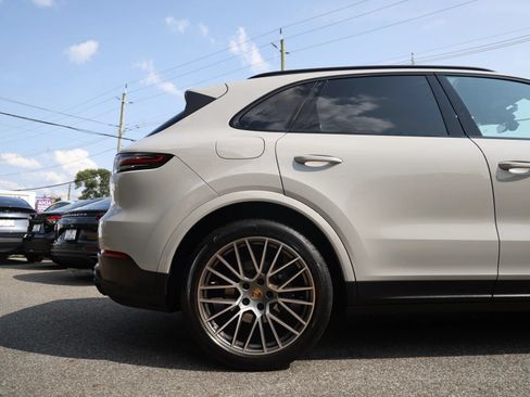 Used 2022 Porsche Cayenne Platinum Edition AWD/4WD image 9