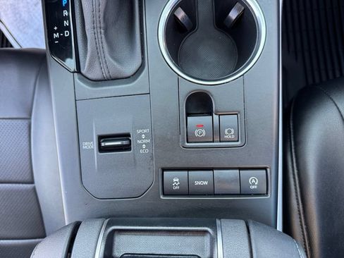Used 2021 Toyota Highlander L FWD image 18