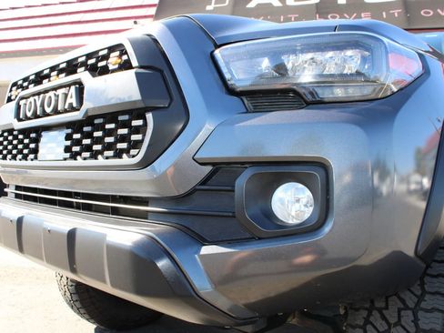 Used 2021 Toyota Tacoma TRD Off-Road w/ Technology Package AWD/4WD image 4