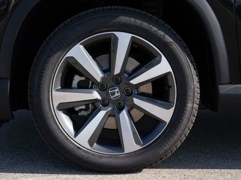 New 2025 Honda Pilot Touring image 12