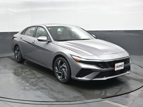 New 2026 Hyundai Elantra Limited image 4