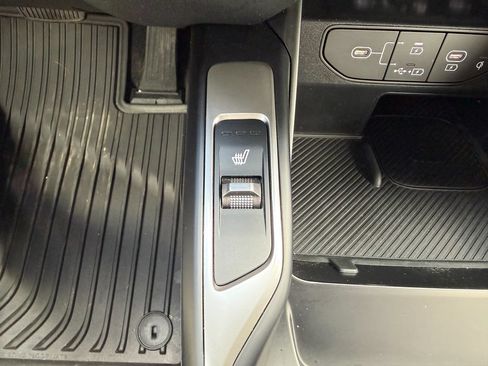 Used 2024 Kia Sorento S FWD image 25