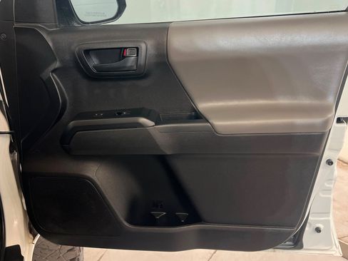 Used 2022 Toyota Tacoma SR AWD/4WD image 15