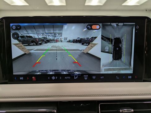 Used 2025 Lincoln Aviator Premiere image 12