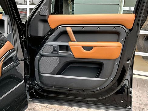 Used 2021 Land Rover Defender 110 X image 24