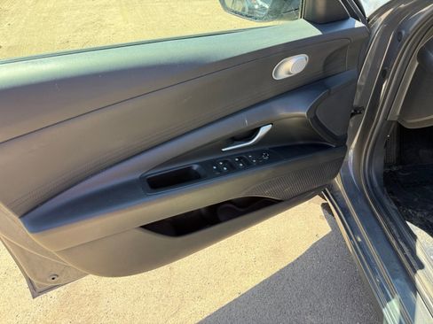 Used 2024 Hyundai Elantra SE image 11