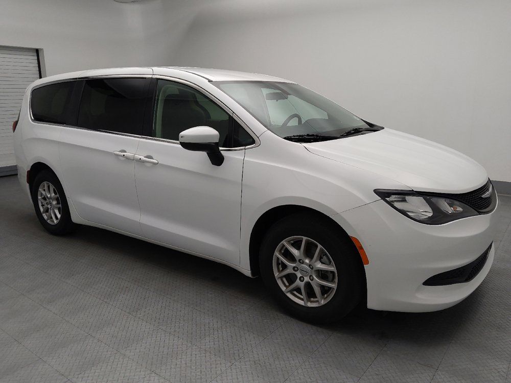 Used 2022 Chrysler Voyager LX FWD image 11