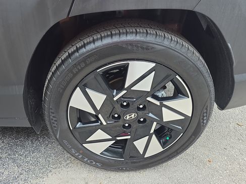 Used 2025 Hyundai Kona SEL image 13