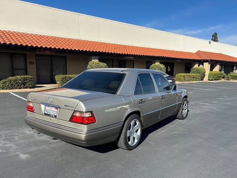Used 1994 Mercedes-Benz E 320 Sedan image 5