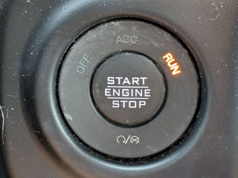 Used 2022 Jeep Wrangler Unlimited Sahara w/ Cold Weather Group AWD/4WD image 32