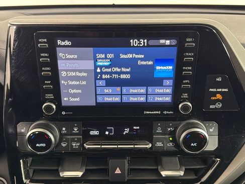 Used 2021 Toyota Highlander XLE image 30