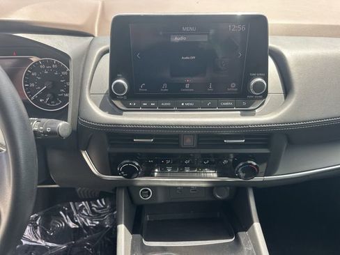 Used 2023 Nissan Rogue S FWD image 19
