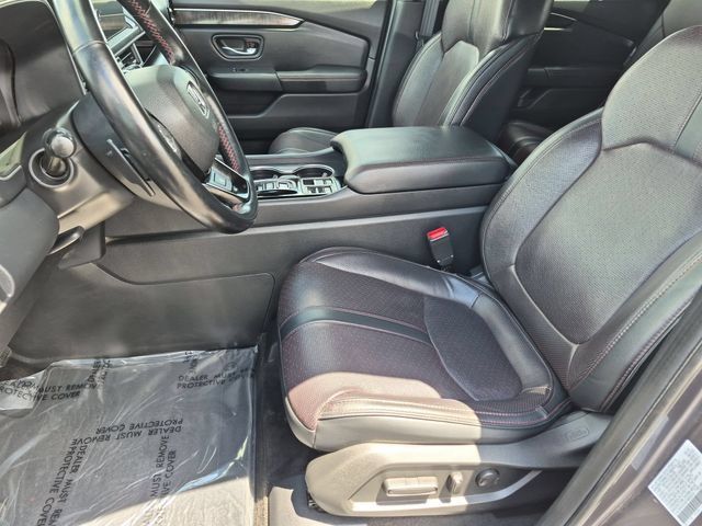 Used 2025 Honda Pilot Black Edition image 16