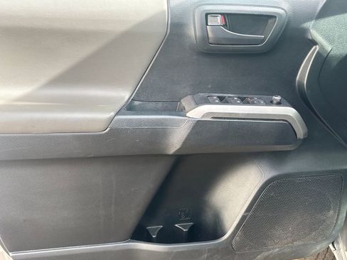 Used 2017 Toyota Tacoma SR5 image 6