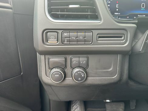 Used 2023 Chevrolet Suburban Premier image 22