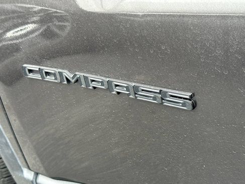 Used 2021 Jeep Compass Latitude FWD image 3