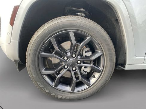 Used 2024 Jeep Grand Cherokee Limited 4xe AWD/4WD image 30