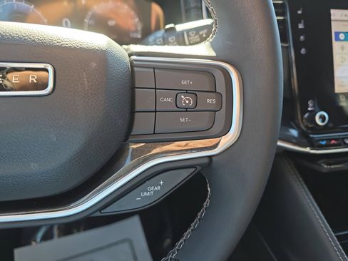 Used 2024 Jeep Wagoneer 4WD image 20