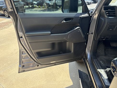 Certified 2025 Lexus GX 550 w/ Accessory Package (2T) AWD/4WD image 14