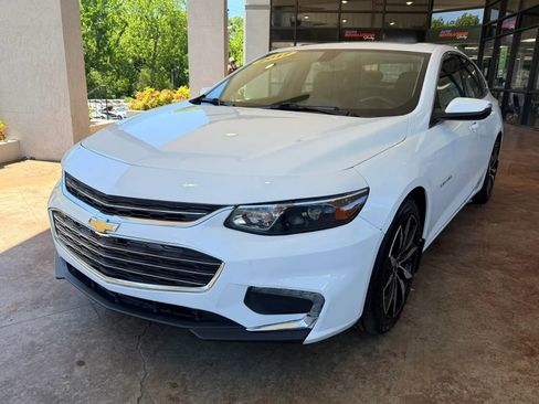 Used 2017 Chevrolet Malibu LT w/ Leather Package FWD image 3