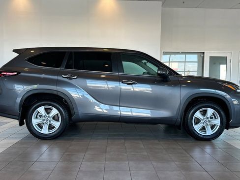 Certified 2024 Toyota Highlander LE image 3