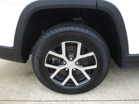 Used 2024 Jeep Grand Cherokee L Limited w/ Luxury Tech Group II image 14