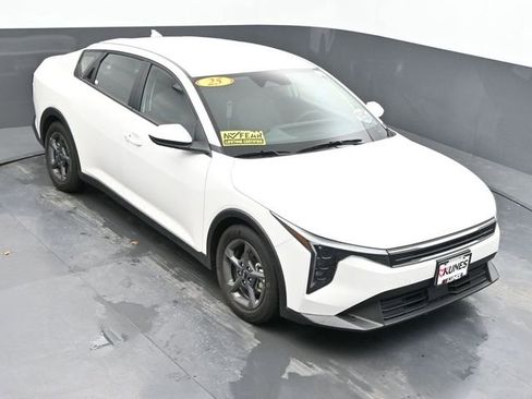 Used 2025 Kia K4 LXS image 35
